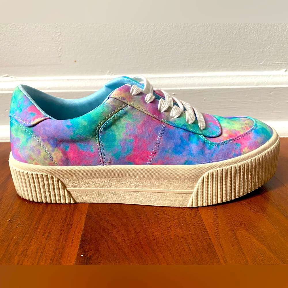 Tie dye platform sneakers size 7.5